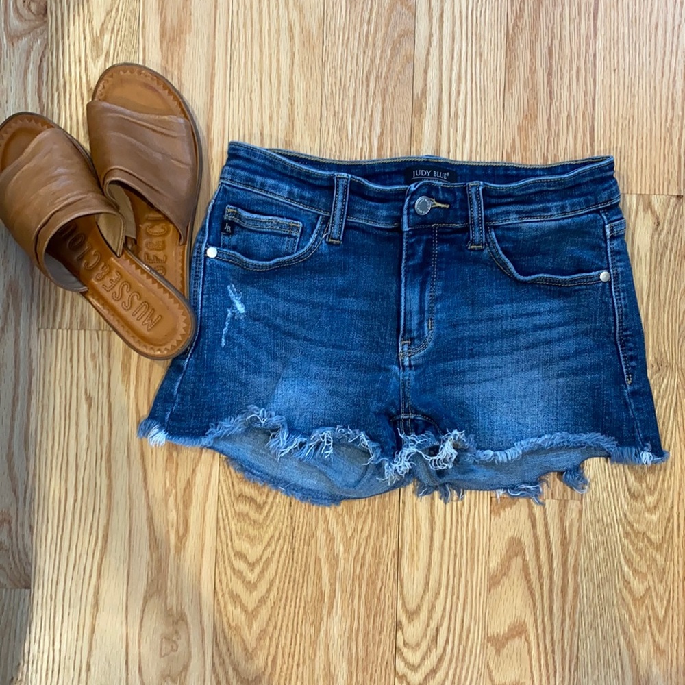 Distressed Judy Blue jean shorts